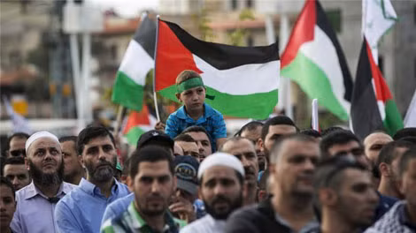 Công dân Israel gốc Palestine biểu tình chống quân đội Israel đàn áp người dân ở vùng lãnh thổ chiếm đóng.