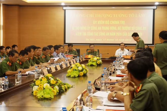 Toàn cảnh buổi làm việc.