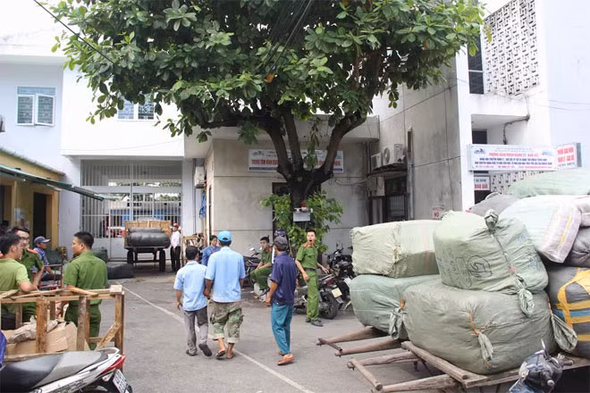 Số hàng không có hoá đơn chứng từ được lực lượng chức năng tạm giữ.