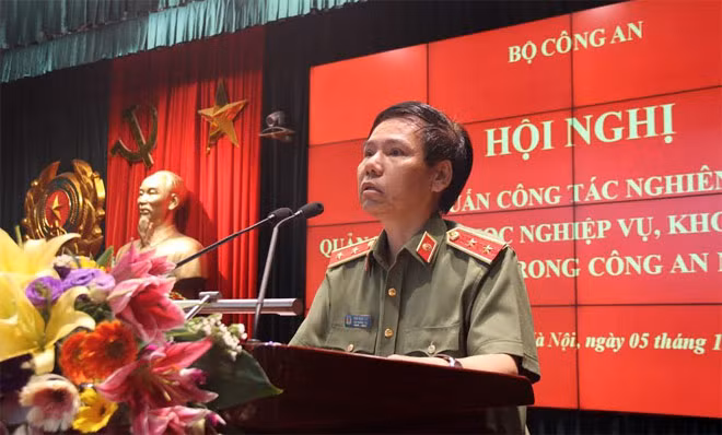 Trung tướng, PGS.TS Trần Minh Thư, Viên trưởng Viên Chiến lược và Khoa học Công an phát biểu tại lớp tập huấn.