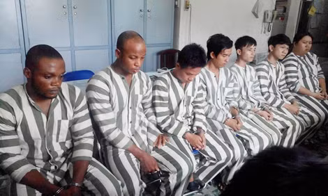Các đối tượng trong đường dây lừa đảo vừa bị lực lượng Công an TP Hồ Chí Minh bắt giữ.