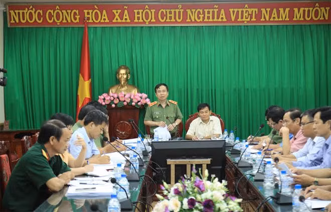 Trung tướng Phạm Quang Cử phát biểu tại buổi làm việc với UBND tỉnh Nam Định. Trung tướng Phạm Quang Cử phát biểu tại buổi làm việc với UBND tỉnh Nam Định.