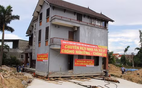 Một số hình ảnh di dời căn biệt thự chiều nay.