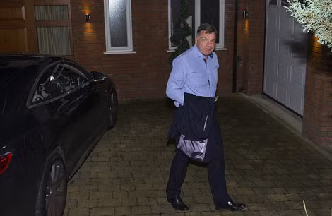 Huấn luyện viên Sam Allardyce đã bị sa thải.