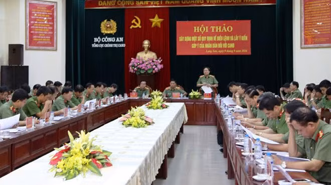 Thiếu tướng Đào Gia Bảo - Cục trưởng cục chính trị BCA phát biểu tại hội thảo.