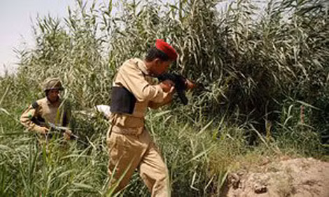 Cảnh sát Iraq chống ma túy tuần tra gần biên giới với Iran. Cảnh sát Iraq chống ma túy tuần tra gần biên giới với Iran.