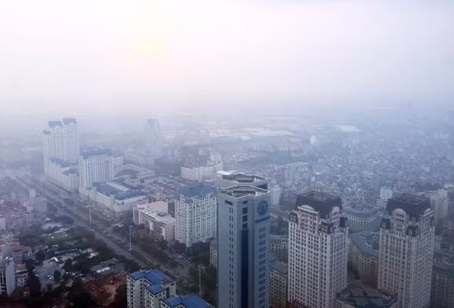 Khói dày đặc bao phủ một góc phía tây Hà Nội. Khói dày đặc bao phủ một góc phía tây Hà Nội.