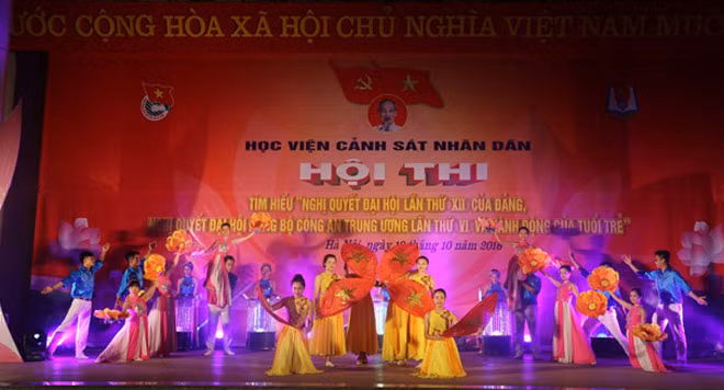 Các phần thi diễn ra sôi nổi và nhận được sự cổ vũ nhiệt tình từ đông đảo học viên.