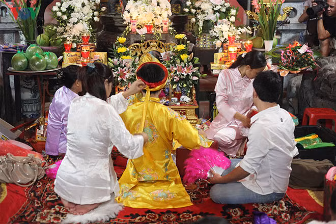 Cùng với đó là sự kết hợp của Đạo giáo, Phật giáo và các tôn giáo khác, tín ngưỡng thờ Mẫu tam phủ đã đưa ra được những điểm tương đồng văn hóa giữa các cộng đồng và các nhóm người tham gia vào việc thờ Mẫu như là biểu tượng của lòng từ bi và độ lượng