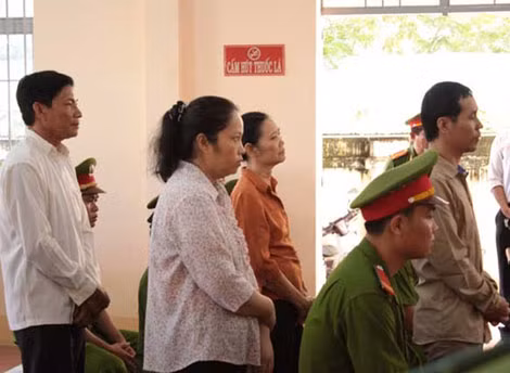Vụ án cả nhà chống người thi hành công vụ ở Thạnh Hóa, Long An.