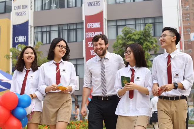 Cùng với Vinmec, Vinschool sẽ chuyển sang mô hình phi lợi nhuận, cam kết dành 100% lợi nhuận cho xã hội.
