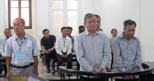 Các bị cáo tại phiên xử ngày 15-7.