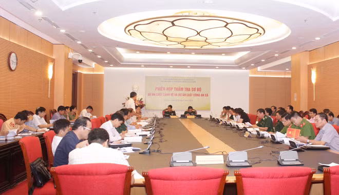 Toàn cảnh phiên họp.