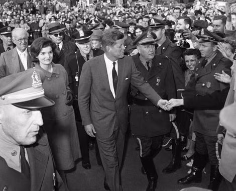 Tổng thống Kennedy mắc bệnh suy thượng thận.