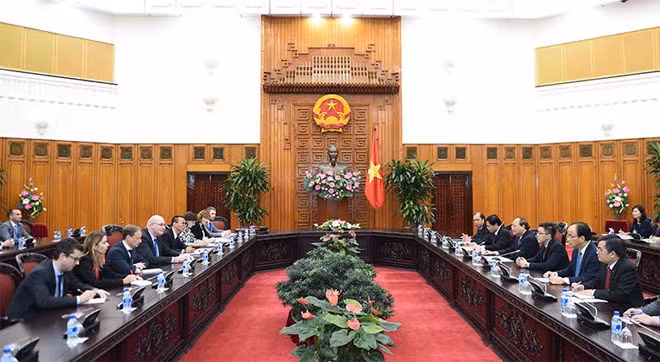 Thủ tướng Nguyễn Xuân Phúc tiếp Cao ủy Liên minh châu Âu. Thủ tướng Nguyễn Xuân Phúc tiếp Cao ủy Liên minh châu Âu.