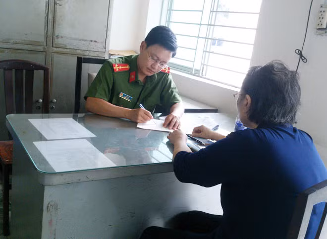 Cụ bà N.N.T. (79 tuổi) bị lừa 6,6 tỷ đồng trình báo tại Công an TP Hồ Chí Minh.