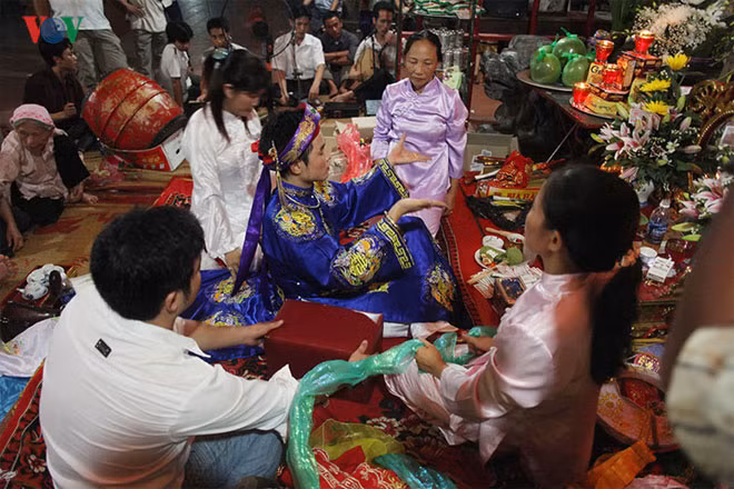 Thực hành Tín ngưỡng thờ Mẫu tam phủ của người Việt phân bố ở nhiều địa phương: Tây Bắc, Đông Bắc, Bắc Bộ, Bắc Trung Bộ, và thành phố Hồ Chí Minh mà Nam Định được coi là trung tâm với gần 400 điểm thờ cúng Thánh Mẫu.