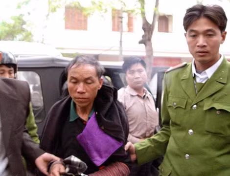 Di lý Sồng A Gia về Phòng CSĐT Công an TP Hà Nội.