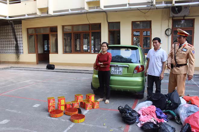 Đối tượng và tang vật.