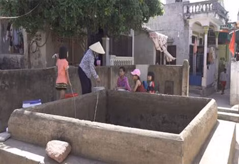 Giếng cổ ở xóm Lầu. Giếng cổ ở xóm Lầu.