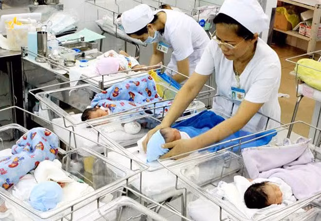 Chăm sóc trẻ sơ sinh tại Bệnh viện Từ Dũ TP Hồ Chí Minh.