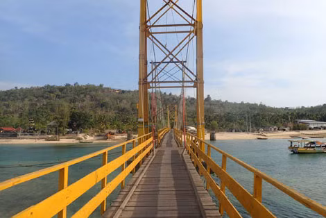 Cây cầu Vàng ở Bali, Indonesia trước khi sập... Cây cầu Vàng ở Bali, Indonesia trước khi sập...