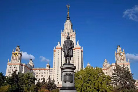 Trường Đại học Tổng hợp Moskva mang tên Lomonosov.