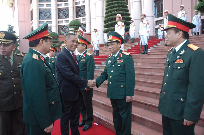 Bộ trưởng Ngô Xuân Lịch giới thiệu thành phần đoàn Bộ quốc phòng Việt Nam.