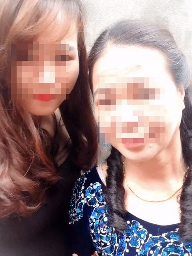 Hình ảnh B bên mẹ đẻ (Ảnh: Facebook)