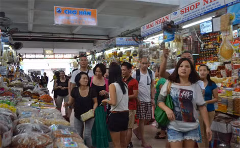 Lượng khách du lịch người nước ngoài đến Việt Nam ngày càng nhiều là tín hiệu nhưng vui nhưng nếu thị trường du lịch thiếu cạnh tranh lành mạnh, quản lý thiếu chặt chẽ như hiện nay sẽ dẫn đến nhiều hậu quả khôn lường.