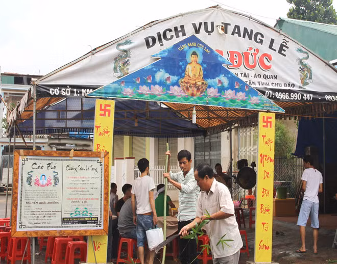 Gia đình nạn nhân tổ chức tang lễ cho Phương.