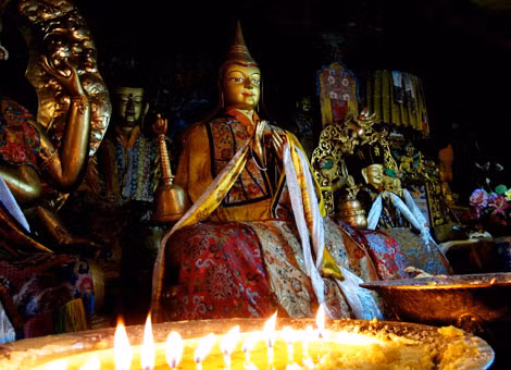 Trong một ngôi chùa của người Tây Tạng ở Lhasa. Trong một ngôi chùa của người Tây Tạng ở Lhasa.