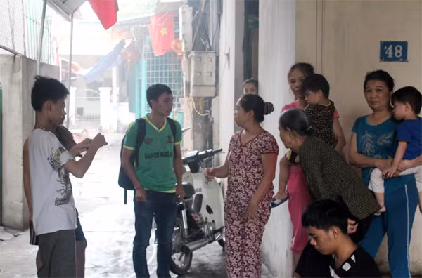 Người dân địa phươngđang bàn tán xôn xao xung quanh vụ việc.