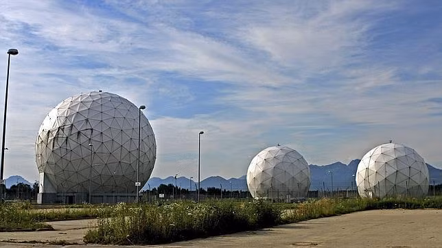 Radar tại cơ sở theo dõi của BND ở Bad Aibling, bang Bayern. Ảnh: EFE.
