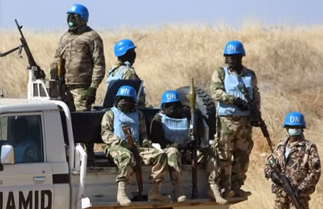 Lực lượng gìn giữ hòa bình của UN tại thành phố Nyala ở Darfur, Sudan. Lực lượng gìn giữ hòa bình của UN tại thành phố Nyala ở Darfur, Sudan.