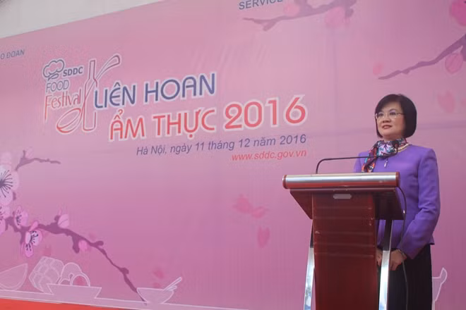 Bà Nguyễn Nguyệt Nga, Đại sứ, Phu Nhân Phó Thủ tướng, Bộ trưởng Ngoại Giao Phạm Bình Minh, phát biểu khai mạc