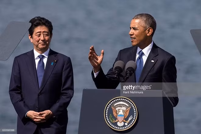 Ông Obama gọi đây là chuyến thăm lịch sử, bởi Thủ tướng Shinzo Abe là vị lãnh đạo đầu tiên của Nhật Bản tới thăm Trân Châu Cảng, 75 năm kể từ khi quân đội Nhật bất ngờ tấn công nơi đây năm 1941