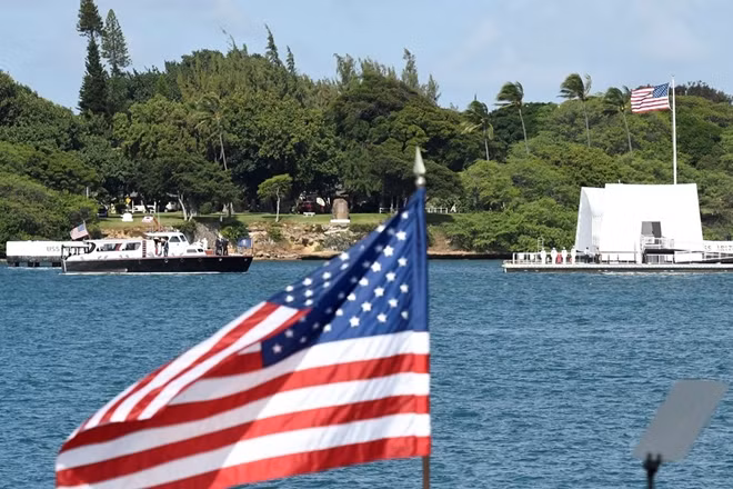 Đài tưởng niệm USS Arizona được xây dựng từ phần còn lại của tàu chiến Mỹ bị đánh đắm trong vụ tấn công Trân Châu cảng năm 1941. Ảnh: Getty Images