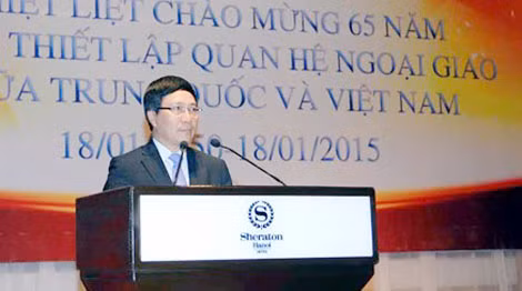 Phó Thủ tướng, Bộ trưởng Ngoại giao Phạm Bình Minh phát biểu tại buổi chiêu đãi kỷ niệm 65 năm Ngày thiết lập quan hệ ngoại giao Việt Nam - Trung Quốc tối 15/1. Ảnh: chinhphu.vn. Phó Thủ tướng, Bộ trưởng Ngoại giao Phạm Bình Minh phát biểu tại buổi chiêu đãi kỷ niệm 65 năm Ngày thiết lập quan hệ ngoại giao Việt Nam - Trung Quốc tối 15/1. Ảnh: chinhphu.vn.