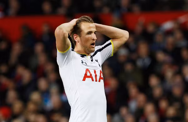 Harry Kane có một ngày thi đấu thảm hoạ. Với chiến thắng này, Man Utd đã gạch tên Tottenham ra khỏi cuộc đua vào top 4. Ảnh: Reuters. Harry Kane có một ngày thi đấu thảm hoạ. Với chiến thắng này, Man Utd đã gạch tên Tottenham ra khỏi cuộc đua vào top 4. Ảnh: Reuters.
