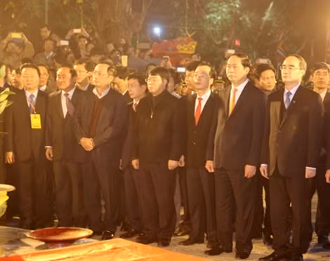 Đồng chí Nguyễn Thiện Nhân, Đại tướng Trần Đại Quang cùng các đại biểu tham dự buổi lễ.