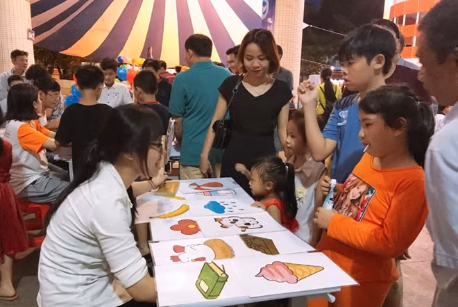 Các bé được tham gia nhiều trò chơi vui