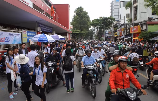Sau buổi thi thí.