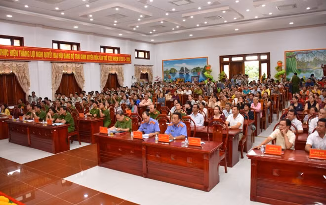 Các đại biểu dự hội nghị