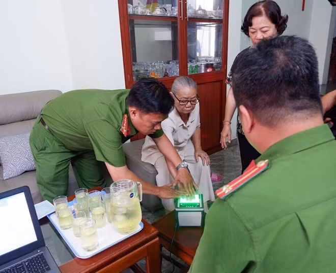 Đến tận nhà làm CCCD cho người dân