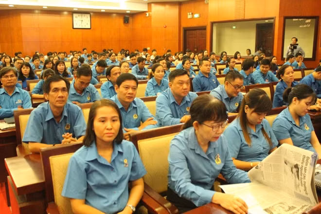 Các đại biểu công đoàn dự lễ kỷ niệm 90 năm Ngày thành lập Công đoàn Việt Nam
