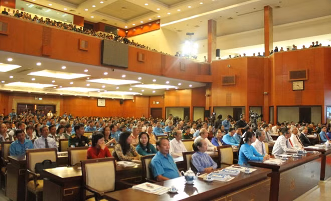 Các địa biểu dự lễ kỷ niệm 90 năm Ngày thành lập Công đoàn Việt Nam