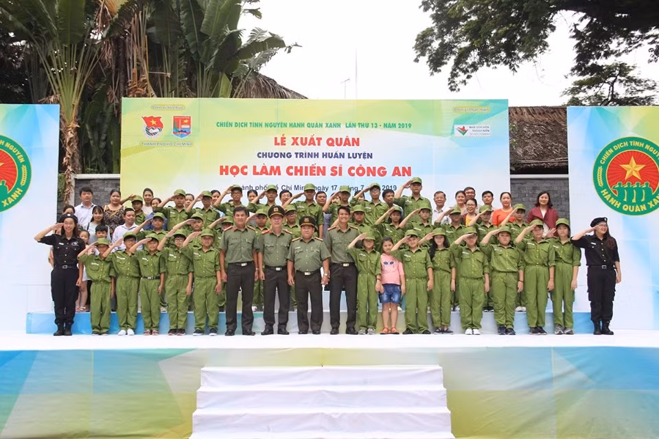 Lễ xuất quân Chương trình huấn luyện “Học làm chiến sĩ Công an” 