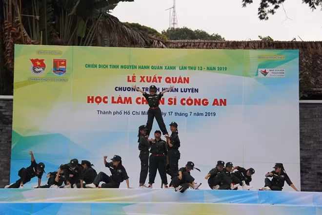 Tiết mục biểu diễn tại lễ xuất quân