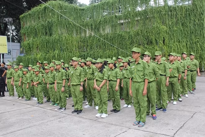 Học viên tập trung nghe phổ biến nội dung chương trình